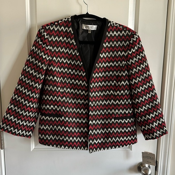 Kasper Red, White & Black Zig-Zag Blazer – Classic & Vibrant - Picture 6 of 10